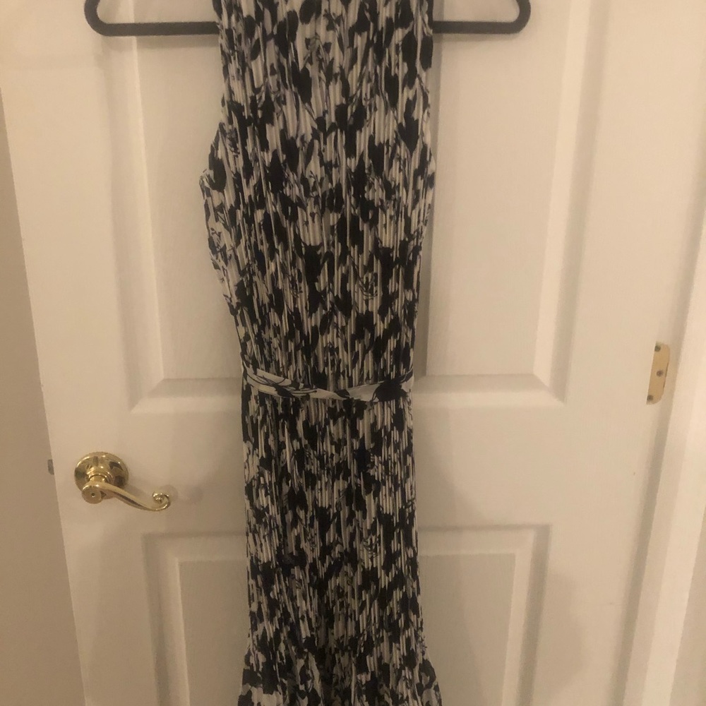 Dress - Picture 4 of 5